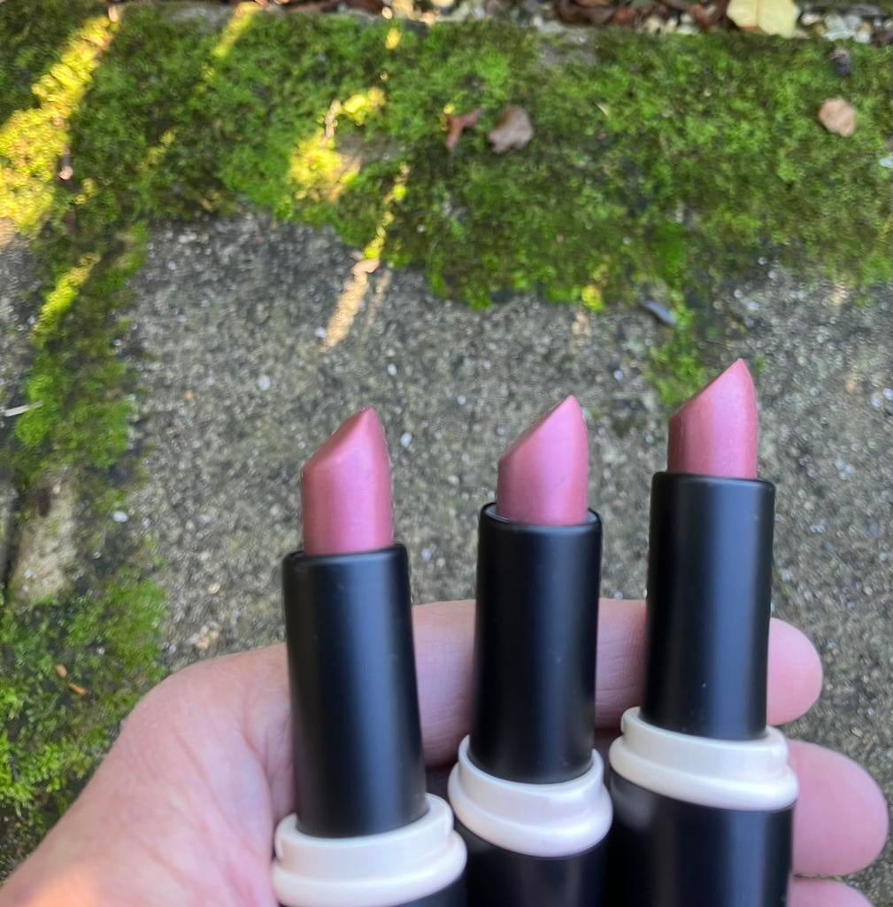 Lipsticks the body shop + hema nieuw 💄 6 stuks, Sieraden, Tassen en Uiterlijk, Uiterlijk | Cosmetica en Make-up, Lippen, Paars