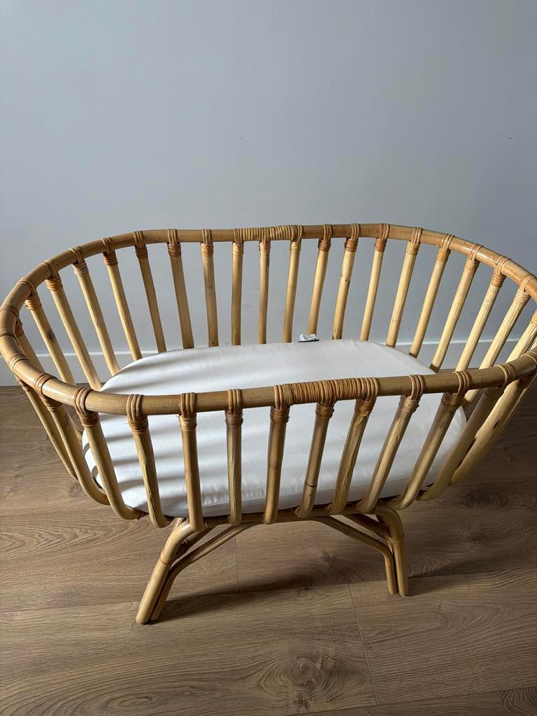 Rotan Wiegje met Matras - Zo goed als nieuw, Kinderen en Baby's, Babywiegjes en Ledikanten, Ophalen of Verzenden, Zo goed als nieuw