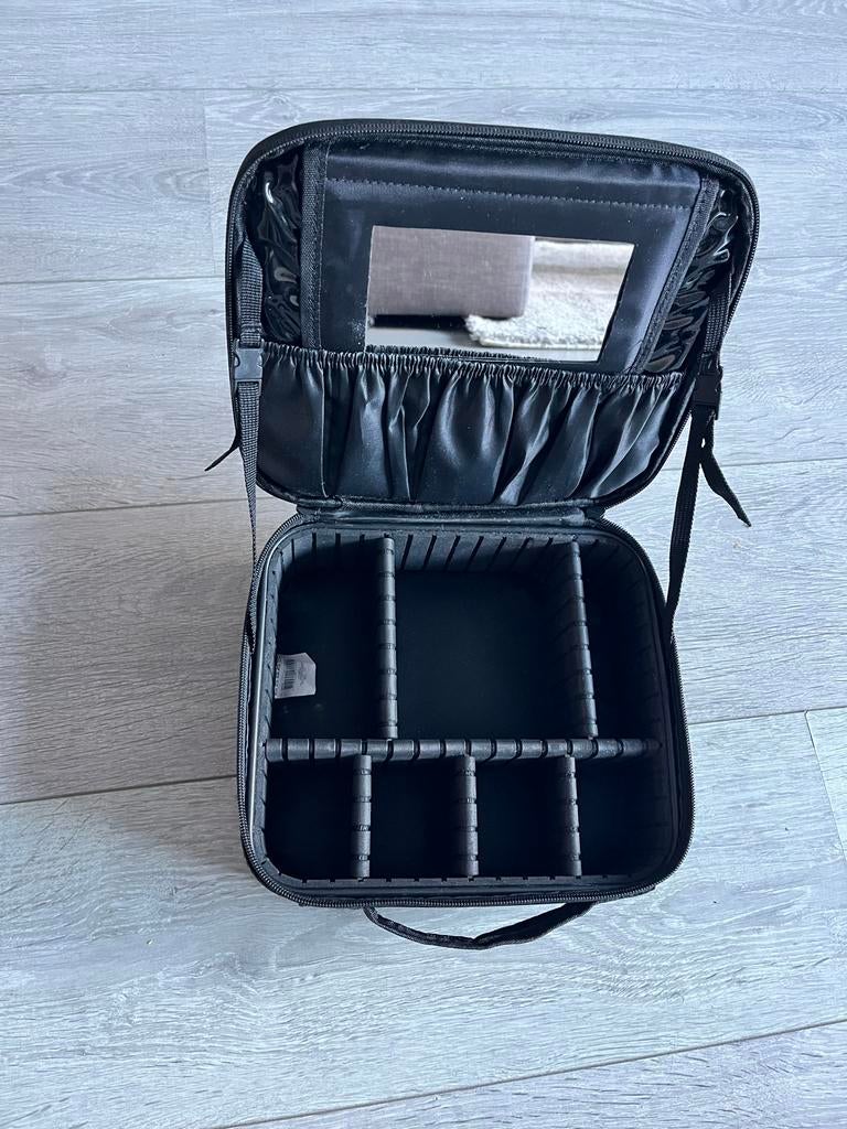 Zwarte make-up koffer met verstelbare vakken en spiegel, Softcase, Zwart, Ophalen of Verzenden, Zo goed als nieuw