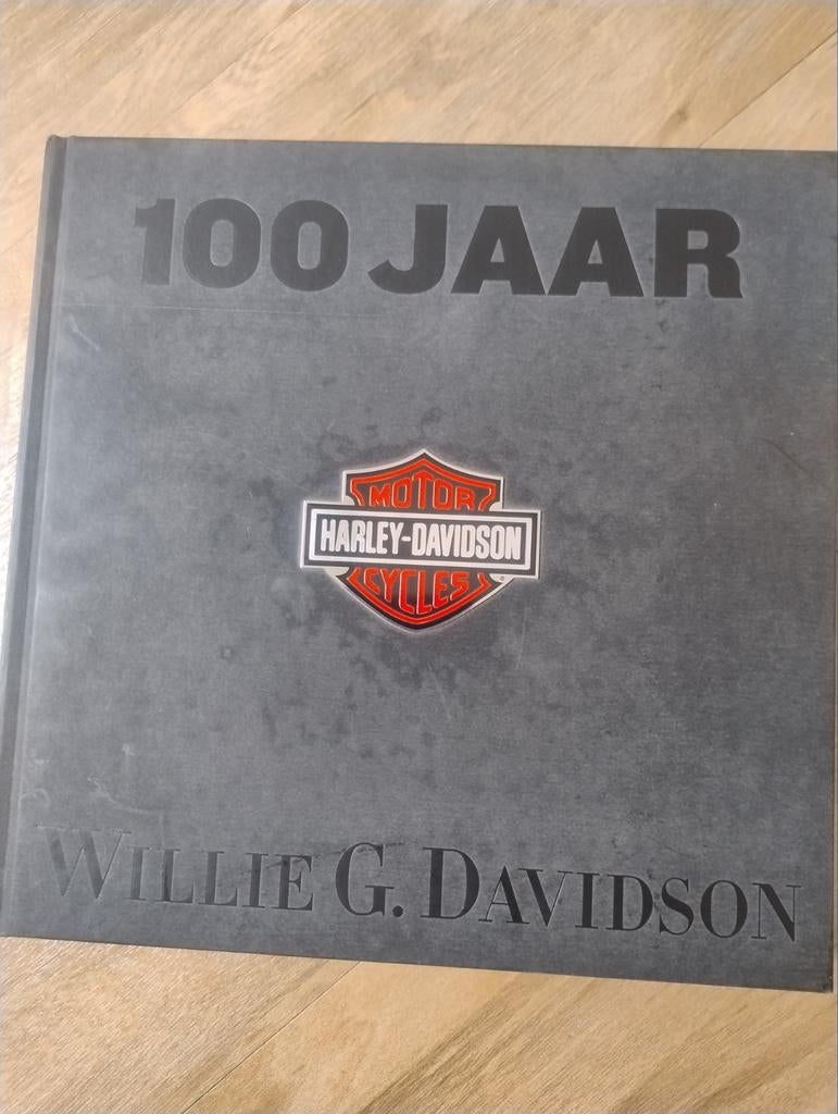 Harley Davidson,  100 jaar Harley Davidson boek, Boeken, Ophalen of Verzenden, Zo goed als nieuw