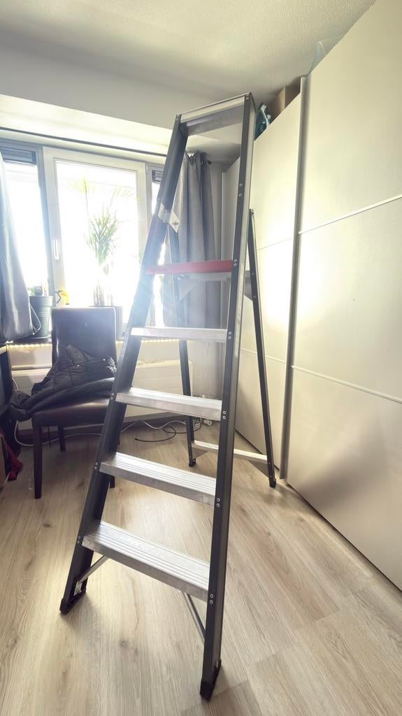 Altrex trap 5 treden, Ophalen, Nieuw