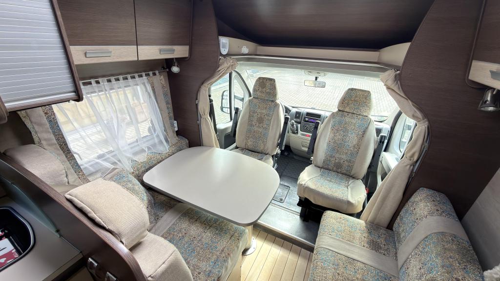 Queensbed met slechts 97dkm De Bavaria T73 Uit 2011|130PK, Ringverwarming, Fiat, Airbags, Bedrijf