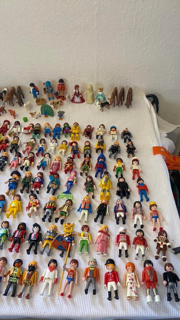 Over 250 play mobile figures, Ophalen of Verzenden, Zo goed als nieuw