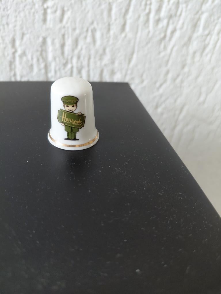 vingerhoedje made for harrods, Ophalen of Verzenden, Zo goed als nieuw, Porselein, Buitenland