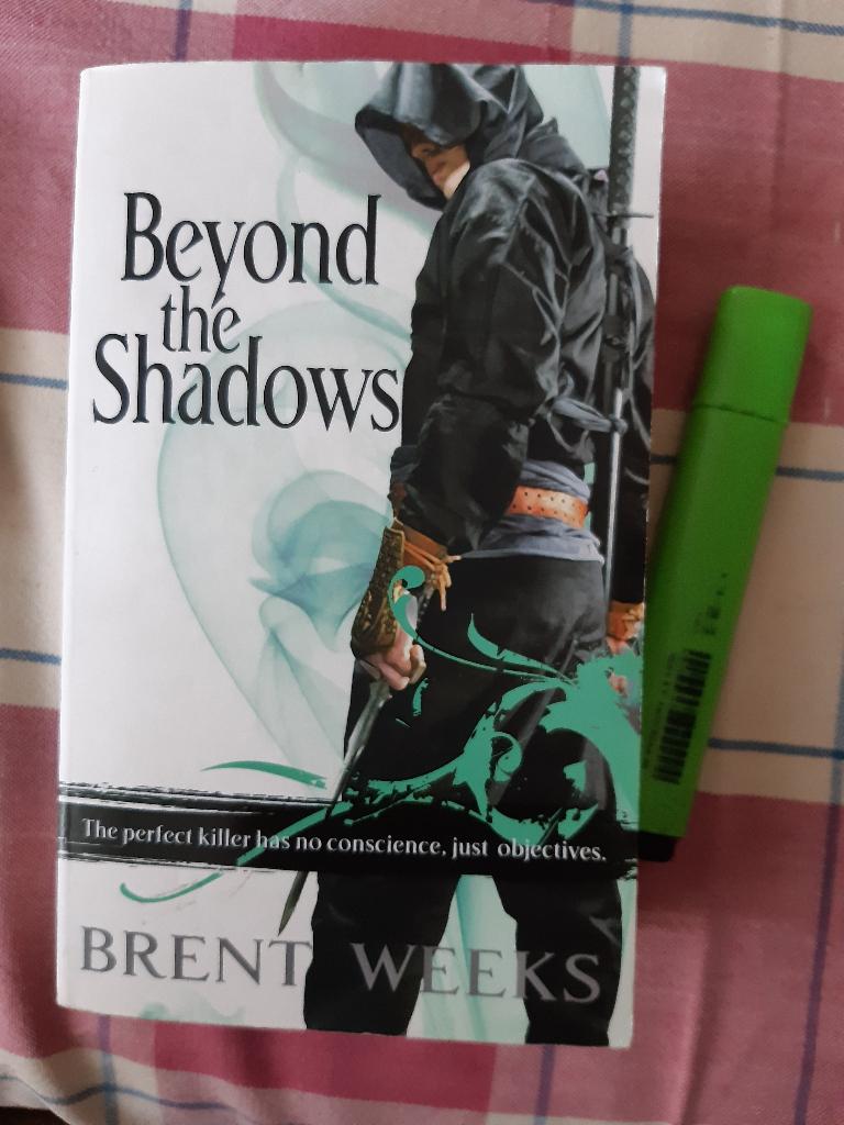 Brent Weeks:Beyond the shadows.pocket, Ophalen, Gelezen, Brent Weeks