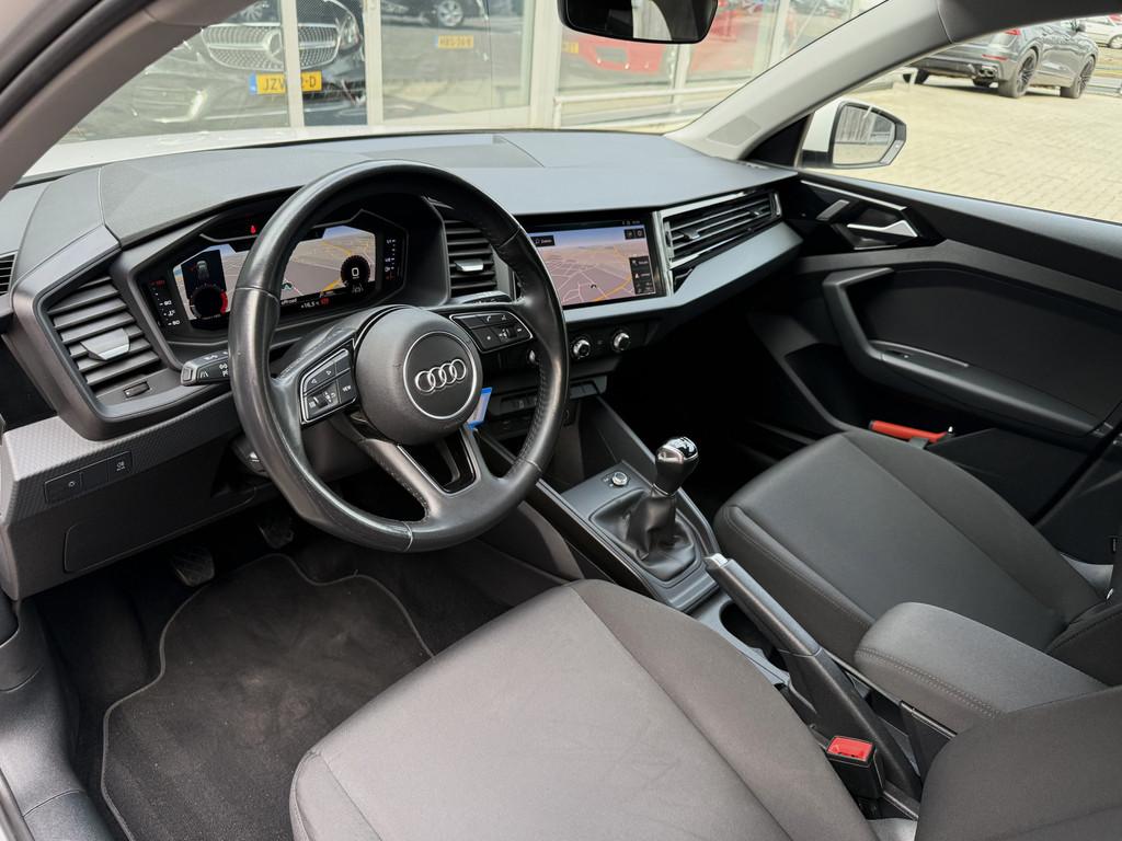 Audi A1 Sportback TFSI *!* NAVIGATIE/ CARPLAY/ 18 INCH/ CRUI, Voorwielaandrijving, Stof, Euro 6, Wit