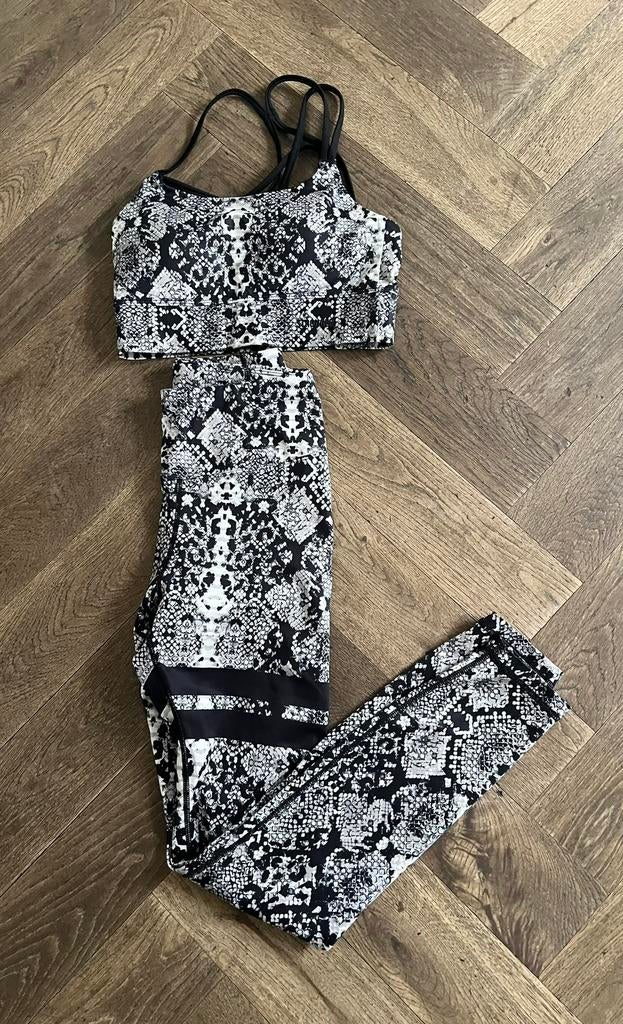 Stronger set xsmall, Kleding | Dames, Sportkleding, Ophalen of Verzenden, Zo goed als nieuw, Zwart, Fitness of Aerobics