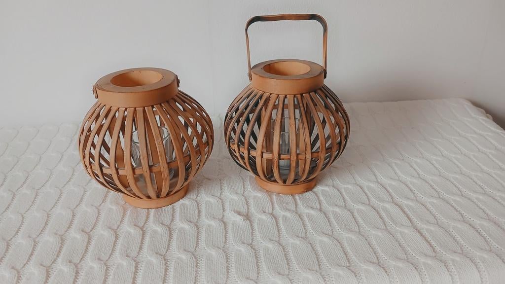 2 DECORATIEVE BAMBOE LANTAARNS 18 CM HOOG, Huis en Inrichting, Woonaccessoires | Kandelaars en Kaarsen, Ophalen, Hout, Minder dan 25 cm