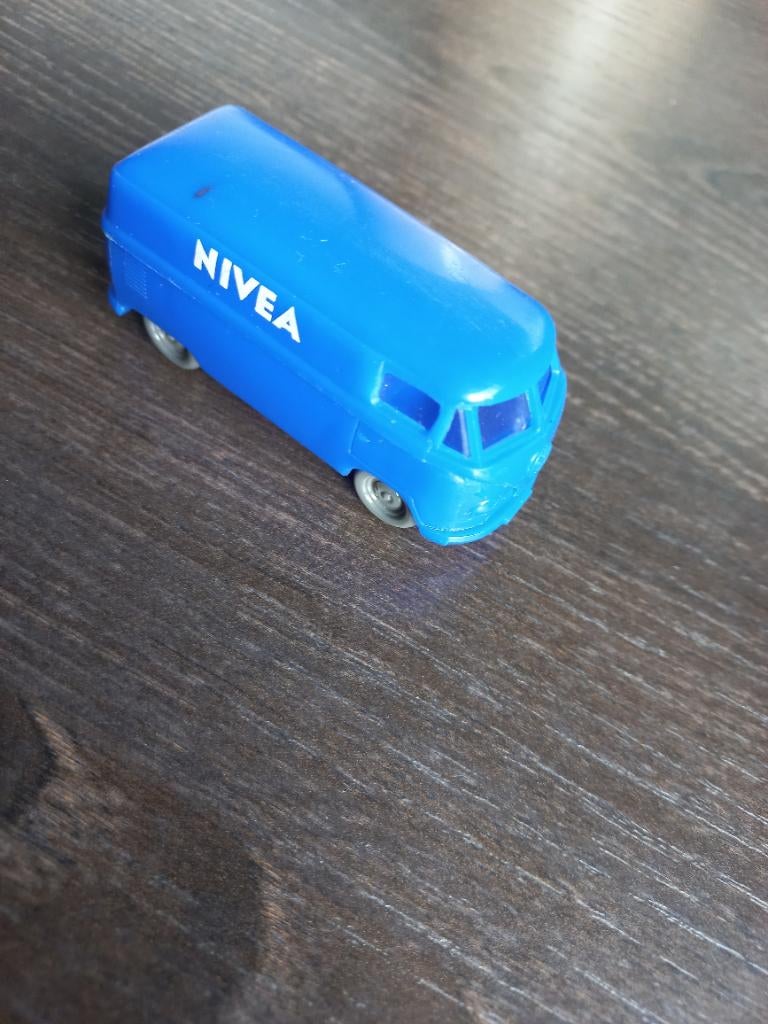 Vw t1,  Nivea , jaren 60, schaal 1/50, Ophalen of Verzenden, Gebruikt, Bus of Vrachtwagen, Overige merken