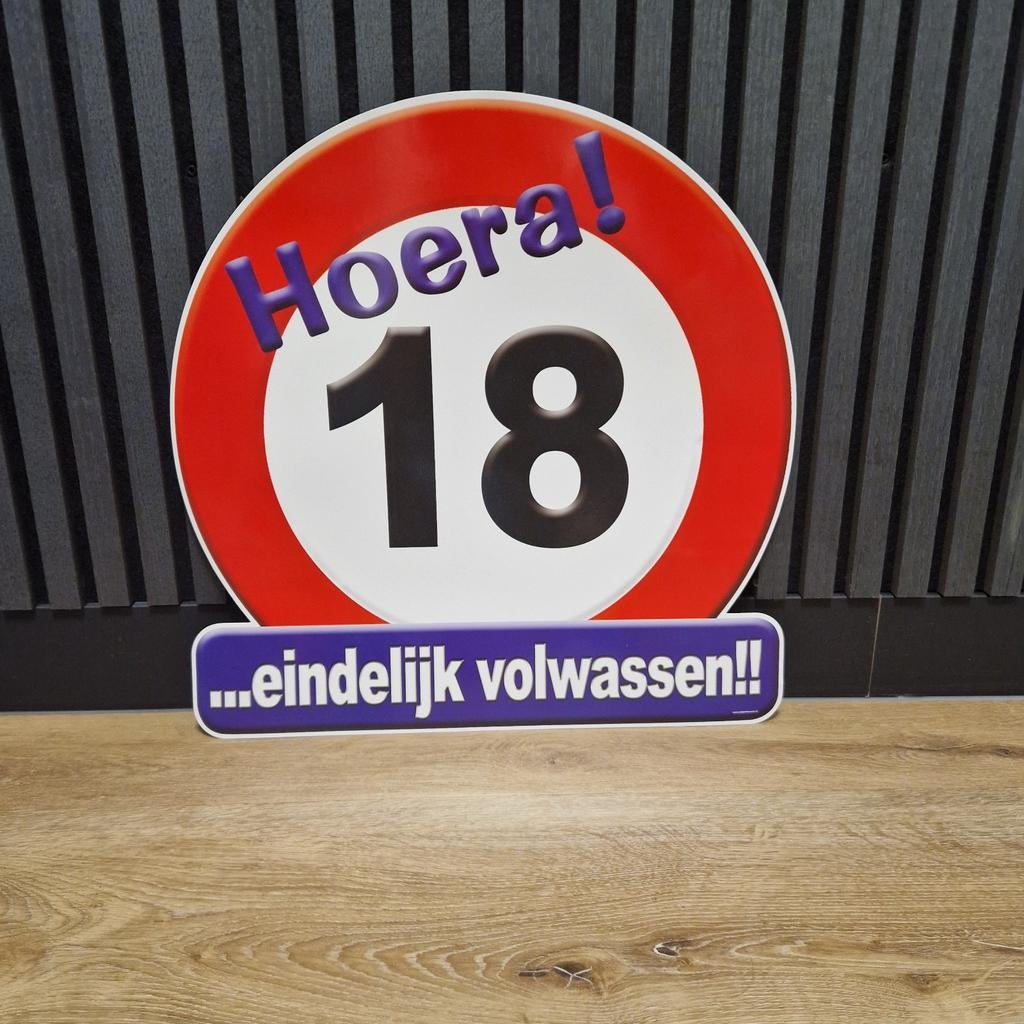 Huldeschild verkeersbod 18 jaar, Hobby en Vrije tijd, Feestartikelen, Ophalen of Verzenden, Versiering, Verjaardag