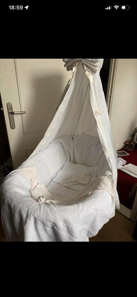 Rotan baby bed op wielen, Ophalen, Zo goed als nieuw, Wieg