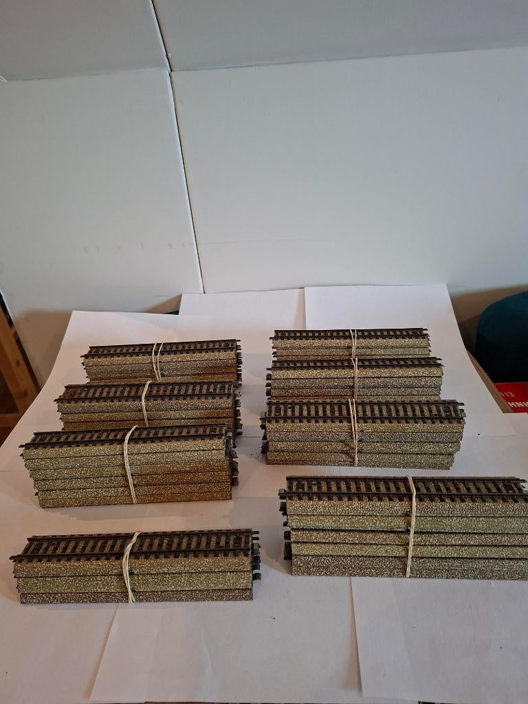 Doos vol verschillende soorten Märklin M-Rails, Wisselstroom, Gebruikt, Rails, Ophalen of Verzenden