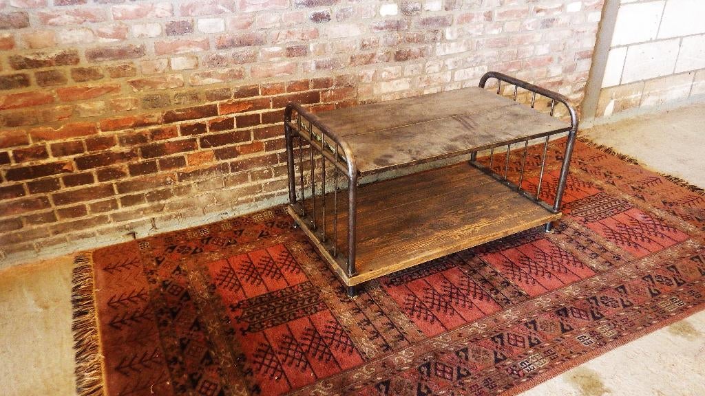 *Industriële lage tafel* staal met hout., Ophalen