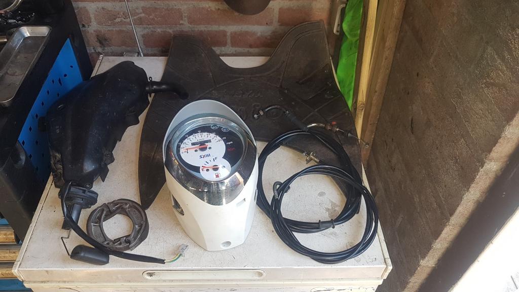 Sym Mio instr.paneel gas-tank kabel enz, Fietsen en Brommers, Snorfietsen en Snorscooters, Ophalen of Verzenden, Benzine