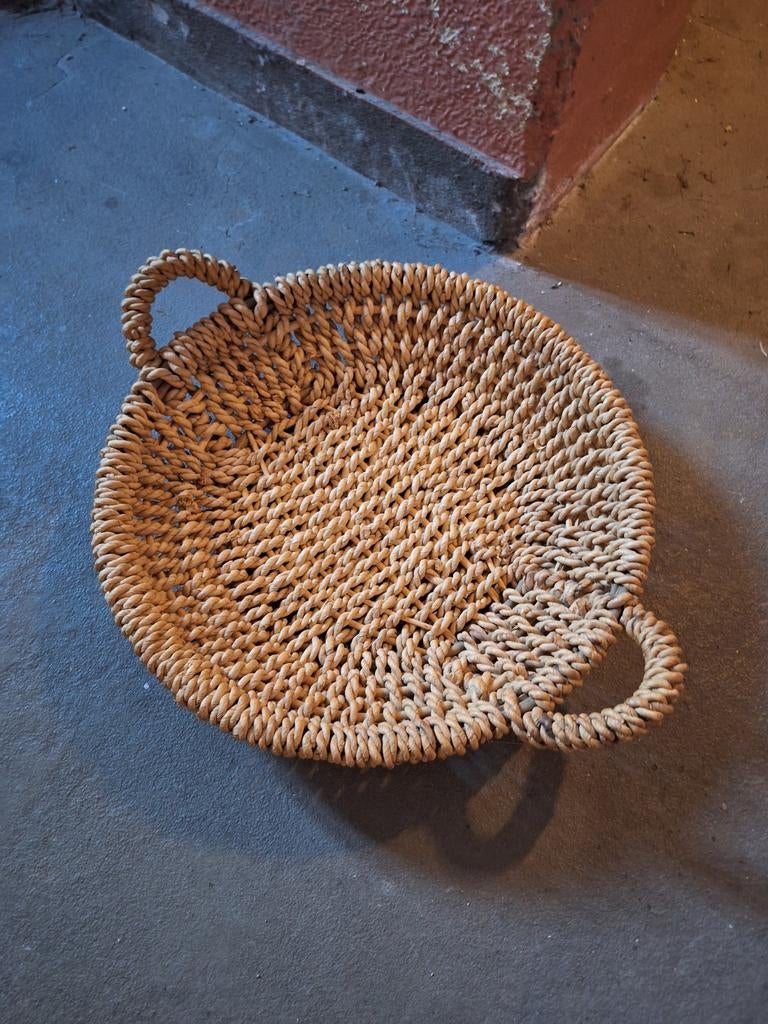 Decoratieve rieten schaal/mand - 50cm diameter, Huis en Inrichting, Woonaccessoires | Schalen en Manden, Gebruikt, Schaal, Rond