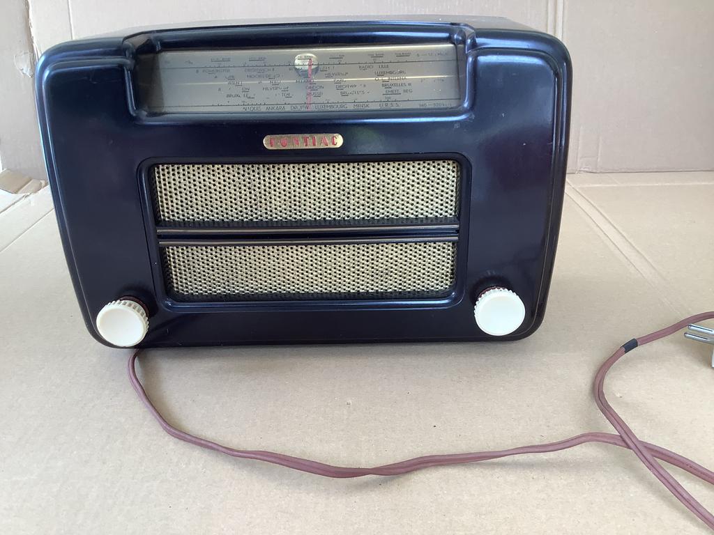 Antieke Pontiac radio bakeliet izgst, Ophalen of Verzenden