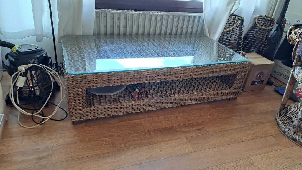 Te koop mooie rieten salontafel met glasplaat., Ophalen