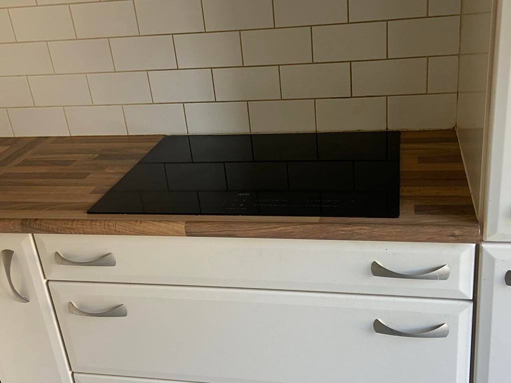 Tulp keuken te koop - compleet met apparatuur, Huis en Inrichting, Keuken | Complete keukens, Ophalen, Gebruikt, Wit, Hoekkeuken