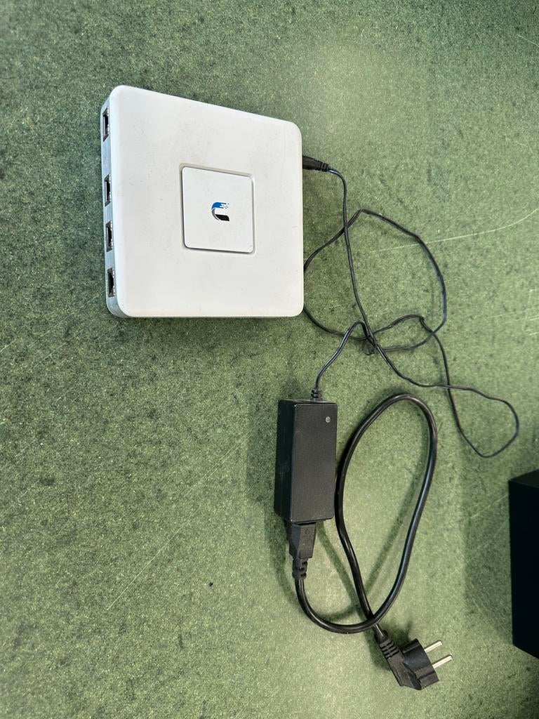 Ubiquiti UniFi Security Gateway (USG) Router, Ophalen of Verzenden, Gebruikt, Router