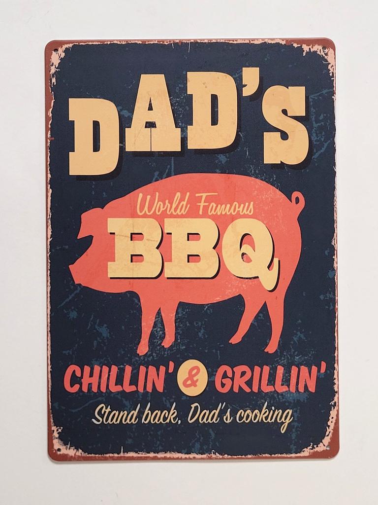 Dad's BBQ chillin en grillin reclamebord van metaal wandbord, Info@deconoord.nl, Deco Noord, Nieuw, Ophalen of Verzenden