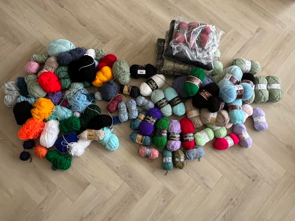 Grote partij acryl garen, Hobby en Vrije tijd, Breien en Haken, Ophalen of Verzenden, Zo goed als nieuw, Breien of Haken, Wol of Garen