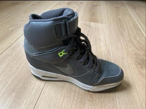 Nike Air Revolution Sky High sneakers - Grijs maat 42, Ophalen of Verzenden, Gedragen, Grijs, Sneakers of Gympen