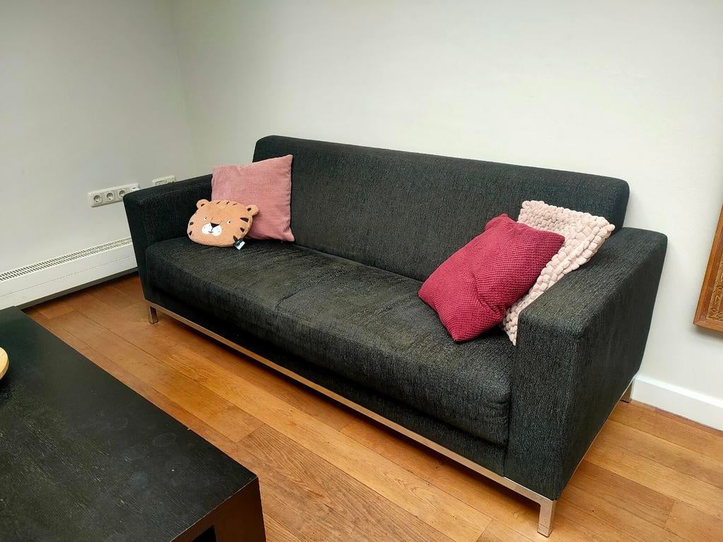 Moderne zwarte montel bank. 2,5 zits., Huis en Inrichting, Banken | Bankstellen, Ophalen of Verzenden, Gebruikt, 75 tot 100 cm