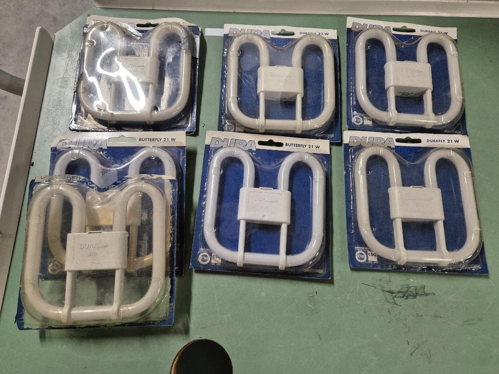 DURA LAMP BUTTERFLY 21 WATT SPAARLAMP 2 PINS GR8, Huis en Inrichting, Ophalen of Verzenden, Nieuw, E27 (groot), Led-lamp