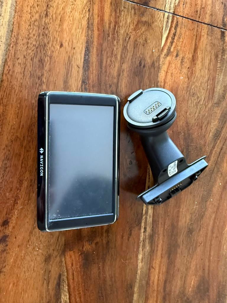 Navigon navigatiesysteem met houder, Auto diversen, Autonavigatie, Zo goed als nieuw, Ophalen