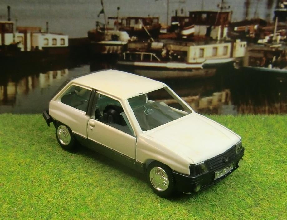 (63) Opel Corsa van Gama incompleet  1/43, Ophalen of Verzenden, Gebruikt, Auto, Gama
