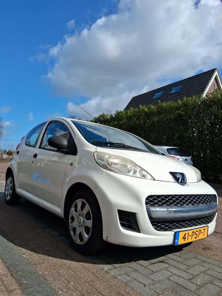 Peugeot 107 1.0 12V 5DR 2011 Wit, Voorwielaandrijving, 4 stoelen, Origineel Nederlands, Handgeschakeld