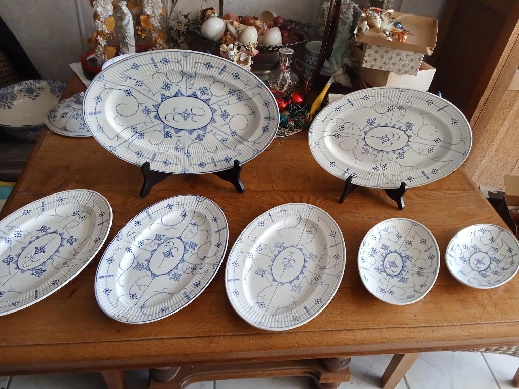 schalen van FRanse merk SARREGUEMINES saks motief, Antiek en Kunst, Antiek | Servies los, Ophalen of Verzenden