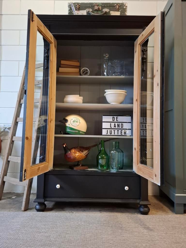 Brocante/Landelijke zwarte vitrinekast, Vintage buffetkast, Ophalen