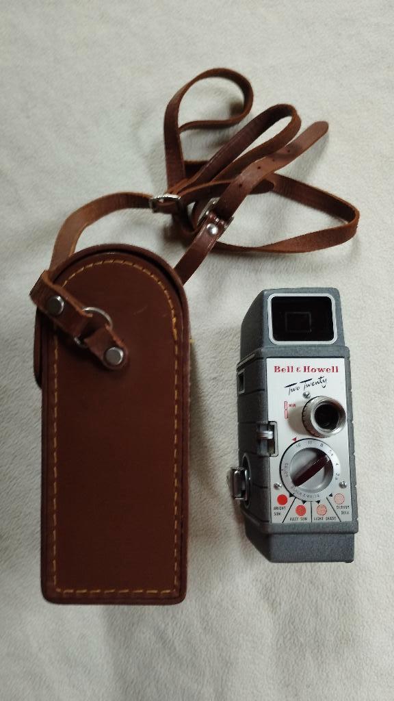 antieke camera: merk Bell & Howell, model Two Twenty - 8 mm, Ophalen of Verzenden, 1940 tot 1960, Filmcamera