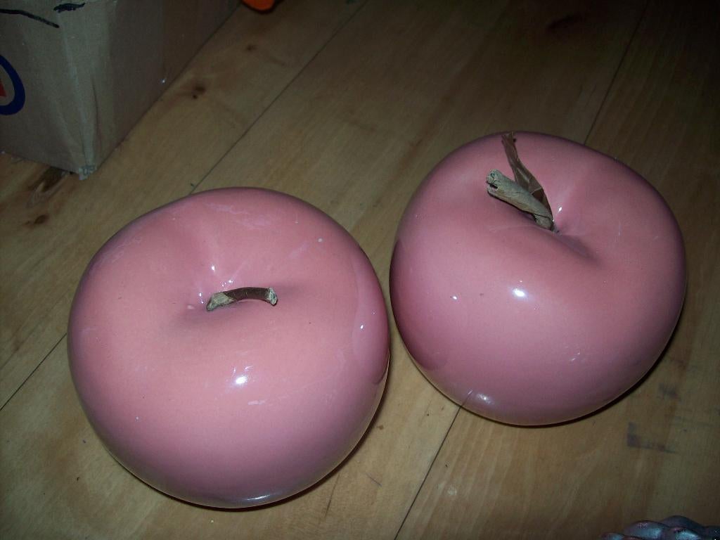 2 Grote  Appels roze/parelmour, Ophalen of Verzenden, Zo goed als nieuw