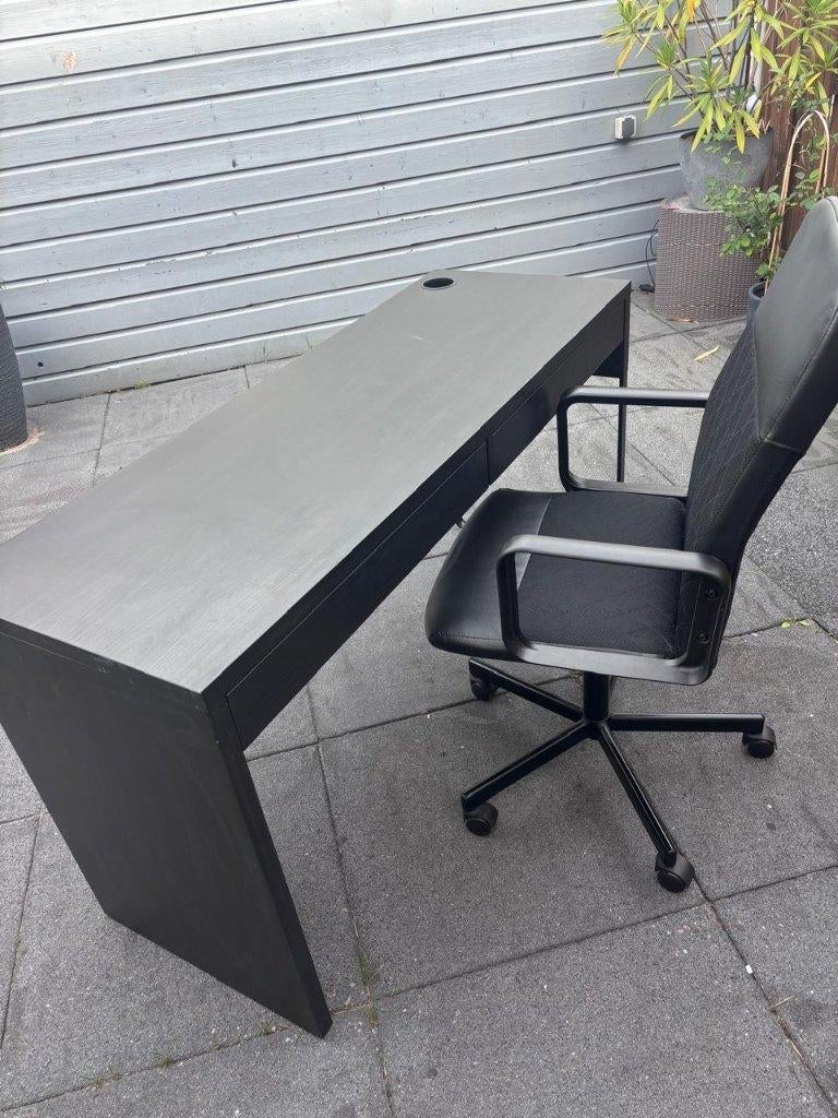 Computer desk and chair, Ophalen, Zo goed als nieuw