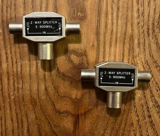 2x  2-way splitter coax kabels IEC en 5 coax stekkers, Ophalen of Verzenden, Zo goed als nieuw, Minder dan 2 meter, Coaxiale kabel