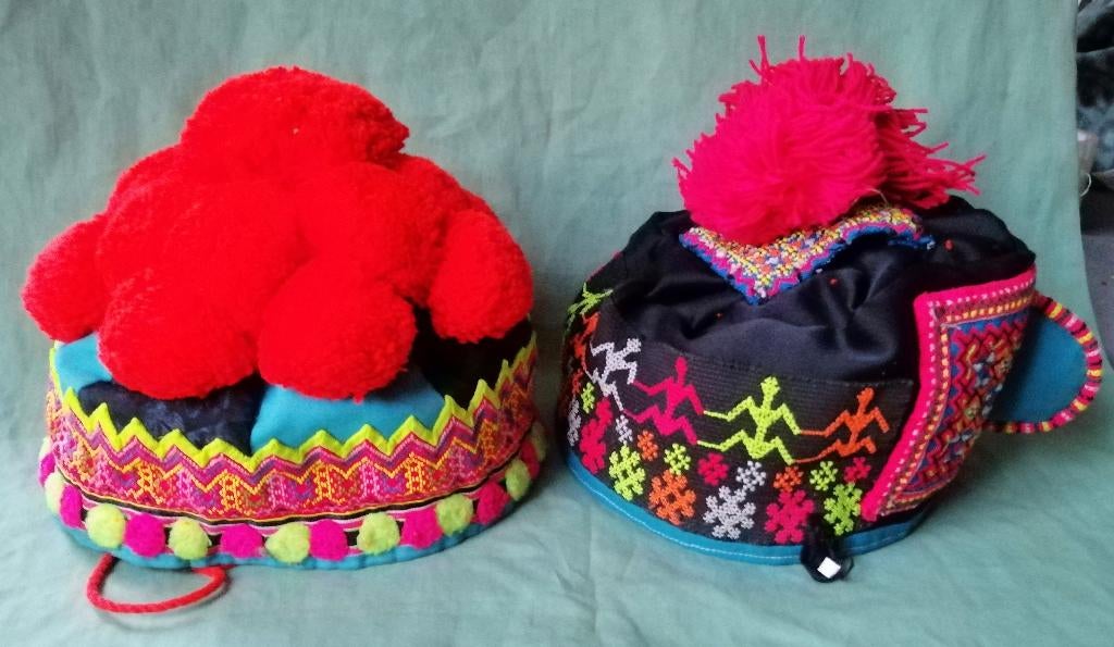 2 kinderhoedjes van de Hmong Thailand, Ophalen of Verzenden