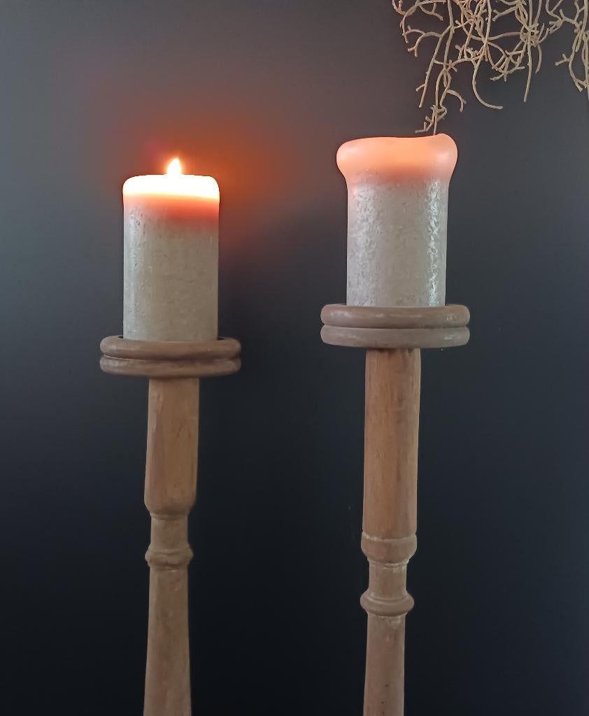 Oud houten kandelaar, Ophalen, 50 tot 75 cm, Zo goed als nieuw, Kandelaar