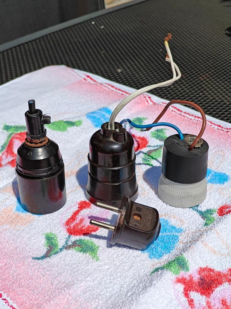 Vintage - drie fittingen en een stekker (kunststof-bakeliet), Ophalen of Verzenden