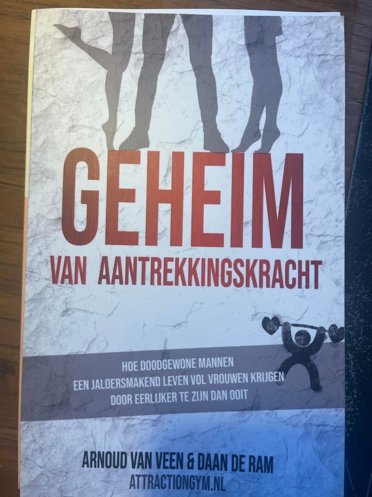 Geheim van Aantrekkingskracht - Arnoud van Veen & Daan de Ra, Boeken, Ophalen of Verzenden, Zo goed als nieuw, Sociale psychologie