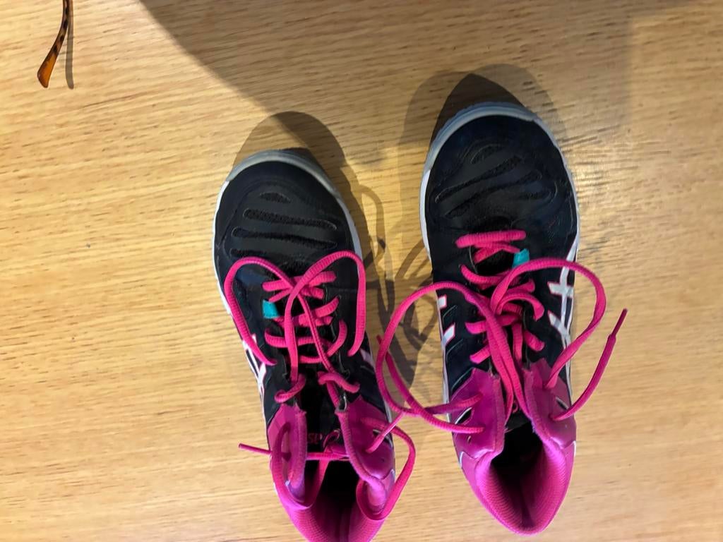 Asics sportschoenen, Sport en Fitness, Korfbal, Ophalen of Verzenden, Zo goed als nieuw, Schoenen