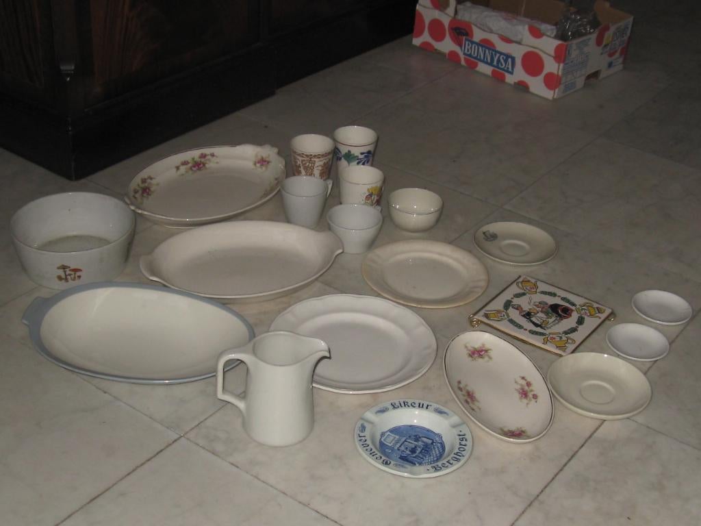 20 Stuks   Maastrichts  Aardewerk, Ophalen of Verzenden