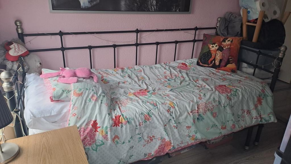 Uitschuifbaar Ikea bedbank - zwart metaal met gouden details, Ophalen, Verstelbaar, Eenpersoons, Zwart