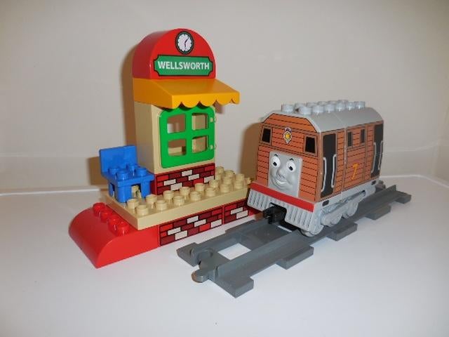 Thomas de Trein Duplo Toby at Wellsworth Station 5555, Ophalen of Verzenden, Zo goed als nieuw, Duplo