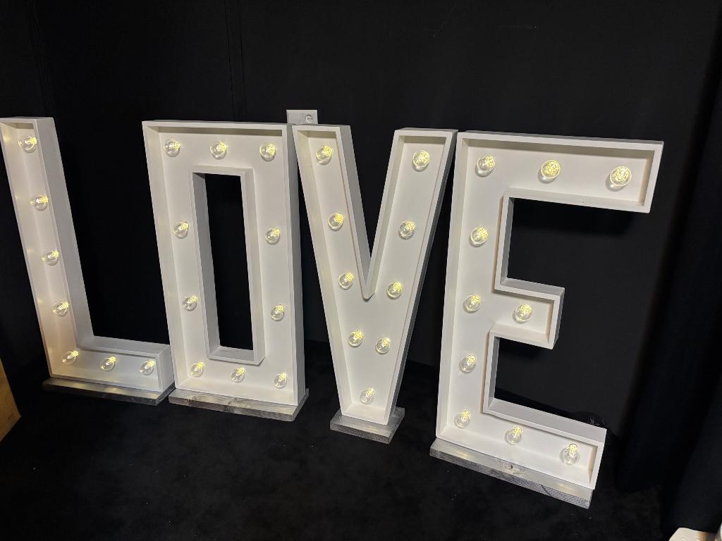 LOVE letters, Hobby en Vrije tijd, Feestartikelen | Verhuur, Ophalen, Geboorte of Huwelijk