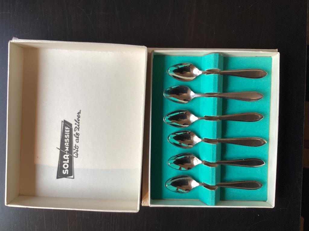 Sola-massief lepeltjes in een net doosje, Ophalen