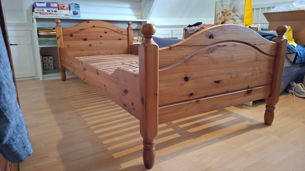 Eenpersoons grenen ledikant 200x90cm met lattenbodem, Huis en Inrichting, Slaapkamer | Bedden, Ophalen, 90 cm, Eenpersoons, Zo goed als nieuw