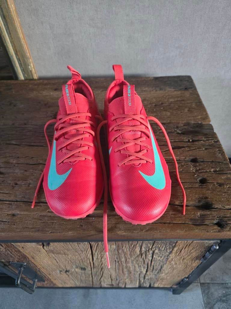 Zaalvoetbal schoenen zgan 37,5, Maat XS of kleiner, Ophalen of Verzenden, Zo goed als nieuw, Schoenen