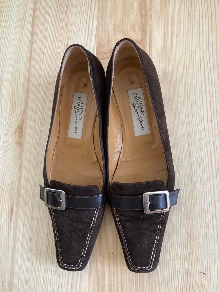 Antonio Paolo bruine suède instappers met gesp, Kleding | Dames, Schoenen, Bruin, Instappers, Ophalen of Verzenden, Zo goed als nieuw